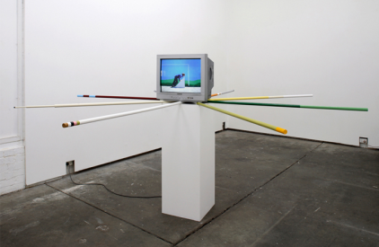 Laresa Kosloff, New Diagonal, plinth, painted dowel sticks, and television monitor, Ocular Lab, Melbourne, 2007